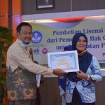 Pembelian Lisensi Penerjemahan Penulis Buku Cerita Rakyat Dialek Melayu Riau-04