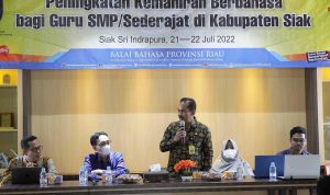 Peningkatan Kemahiran Berbahasa bagi Guru SMPSederajat di Kabupaten Siak