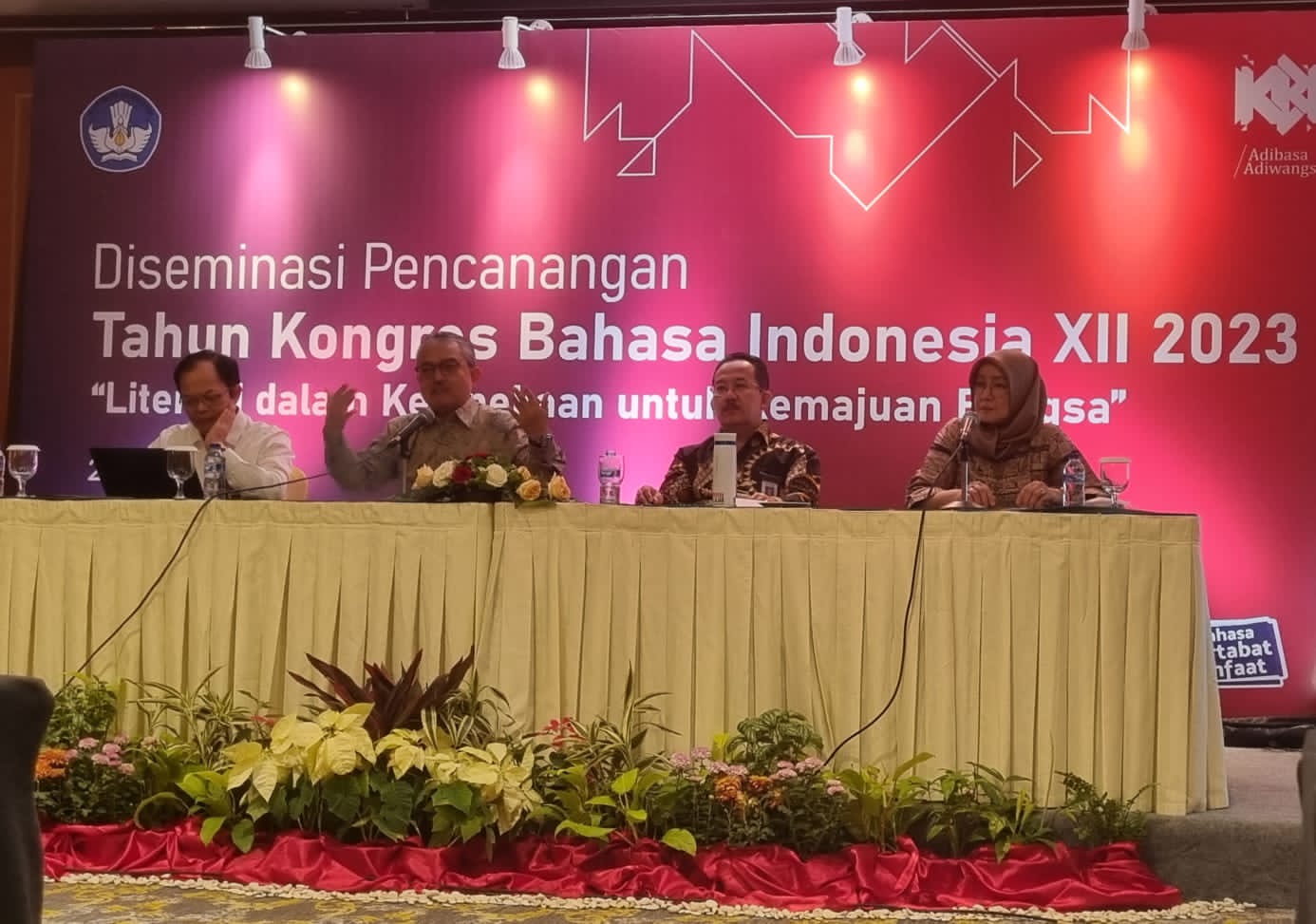 Kepala Pusat Bahasa Memberikan Paparan pada Diseminasi Pencanangan Kongres Bahasa Indonesia XII Tahun 2023