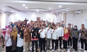 Kepala Bidang Pendidikan Dasar, Dinas Pendidikan, Pemuda, dan Olahraga Kuantansingingi di Dampingi Kepala Balai Bahasa Riau bersama Peserta Kegiatan Pembinaan Literasi Generasi Muda bersama Duta Bahasa Riau